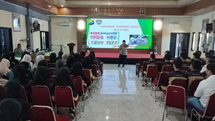 polisi blusukan ke sekolah di bojonegoro