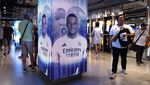 Potret Jersey Madrid Mbappe Diserbu Fans
