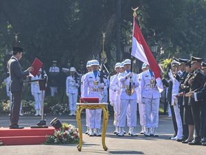 Jokowi Lantik 906 Capaja TNI-Polri di Istana Merdeka Jokowi Lantik 906 Capaja TNI-Polri di Istana Merdeka