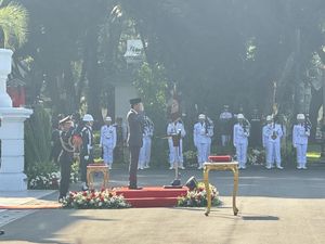 Jokowi Pimpin Upacara Praspa TNI dan Polri 2024 di Istana Jokowi Pimpin Upacara Praspa TNI dan Polri 2024 di Istana