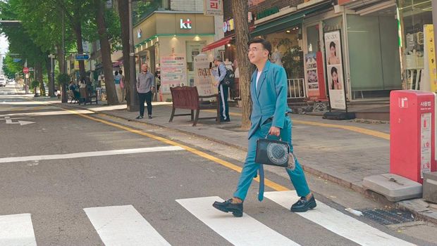 Ruben Onsu sedang di Korea Selatan.