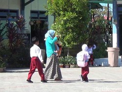 Kepsek SDN Taddan 2 Sampang Dicopot, Ratusan Siswa Kembali Masuk Sekolah