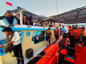 KLM Santri Alami Patah Kemudi di Perairan Selayar, Semua Penumpang Selamat KLM Santri Alami Patah Kemudi di Perairan Selayar, Semua Penumpang Selamat