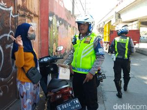Hanya 1 Jam, Polisi Tilang 82 Pelanggar di Fly Over Peterongan Jombang