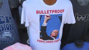 Kaus Bergambar Insiden Penembakan Trump Ramai Dijual
