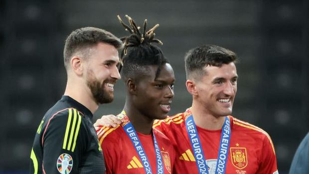 BERLIN, GERMANY - JULY 14: Spain goalkeeper Unai Simon, Nico Williams, Daniel Vivian following the UEFA EURO 2024 final match between Spain and England at Olympiastadion on July 14, 2024 in Berlin, Germany. (Photo by Jean Catuffe/Getty Images)