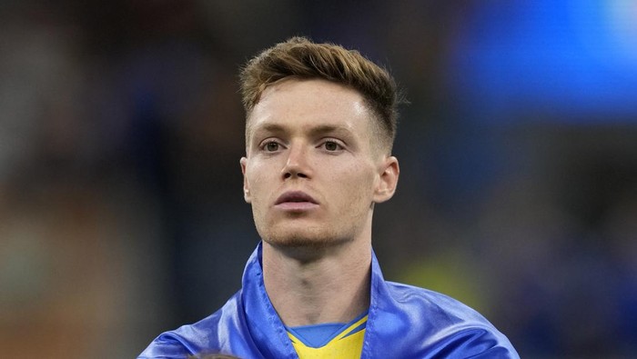 Ukraines Viktor Tsygankov stands prior to the start of the Euro 2024 group C qualifying soccer match between Italy and Ukraine at the San Siro stadium, in Milan, Italy, Tuesday, Sept. 12, 2023. (AP Photo/Antonio Calanni)