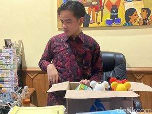 Gibran Kemasi Action Figure hingga Tamiya Usai Mundur dari Walkot Solo Gibran Kemasi Action Figure hingga Tamiya Usai Mundur dari Walkot Solo