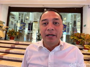 Walkot Eri Minta Pedagang di Surabaya Patuh Tak Jual Barang Impor Ilegal Walkot Eri Minta Pedagang di Surabaya Patuh Tak Jual Barang Impor Ilegal