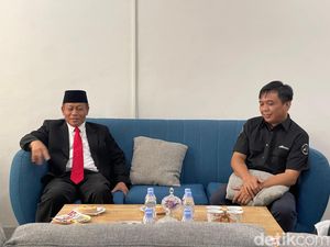 Walkot Tanjungbalai Waris Thalib Sambangi Kantor detikSumut Walkot Tanjungbalai Waris Thalib Sambangi Kantor detikSumut