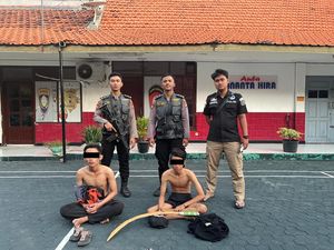 2 Remaja Hendak Tawuran Diamankan di Surabaya, 2 Celurit Disita 2 Remaja Hendak Tawuran Diamankan di Surabaya, 2 Celurit Disita