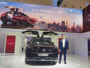 AION Hyptec HT Hadir di RI: SUV Listrik Berpintu Gullwing, Harga Mulai Rp 685 Jutaan AION Hyptec HT Hadir di RI: SUV Listrik Berpintu Gullwing, Harga Mulai Rp 685 Jutaan
