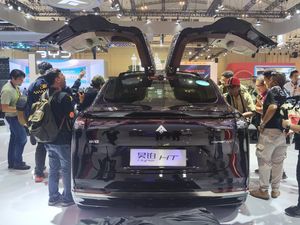 AION Umumkan Harga Hyptec Pintu Gullwing di Indonesia: Rp 835 Juta! AION Umumkan Harga Hyptec Pintu Gullwing di Indonesia: Rp 835 Juta!