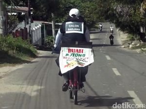 Kisah Ardia Mahasiswi di Majene Bersepeda Jualan Buah demi Biaya Kuliah Kisah Ardia Mahasiswi di Majene Bersepeda Jualan Buah demi Biaya Kuliah