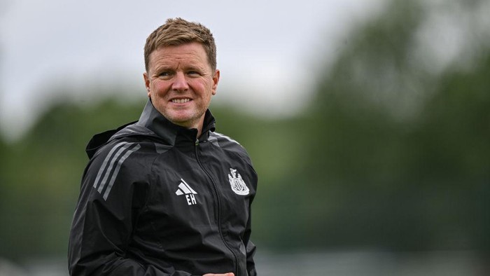 NEWCASTLE UPON TYNE, ENGLAND - JULY 12: Newcastle United Head Coach Eddie Howe  during the Newcastle United First Team Pre Season Training Session at The Newcastle United Training Centre on July 12, 2024 in Newcastle upon Tyne, England. (Photo by Serena Taylor/Newcastle United via Getty Images)