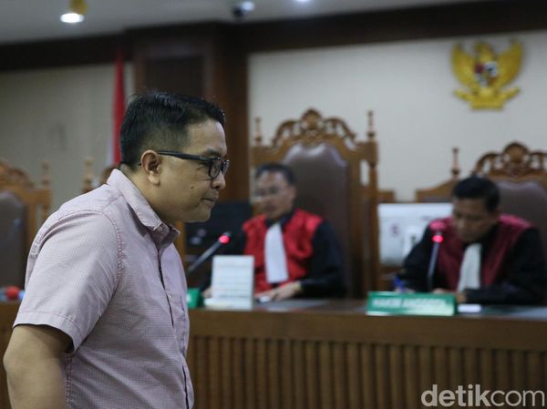 Eks Dirjen Kemendagri Divonis 4,5 Tahun Penjara