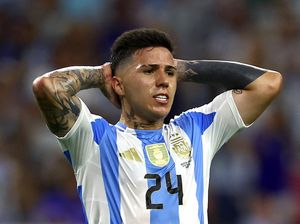 Kecaman Sana-Sini Nyanyian Rasis Enzo Fernandez Kecaman Sana-Sini Nyanyian Rasis Enzo Fernandez