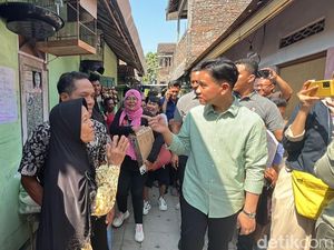 Gibran Blusukan di Solo, Mau Pamitan ke Warga?