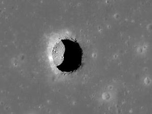 Ilmuwan Temukan Lubang untuk Tempat Tinggal Ideal di Bulan Ilmuwan Temukan Lubang untuk Tempat Tinggal Ideal di Bulan
