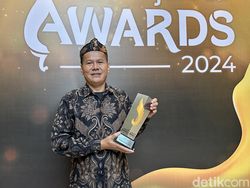 Konsistensi Baban Saepudin Pewaris Pengobatan ala Mak Erot Berbuah detikJabar Awards 2024