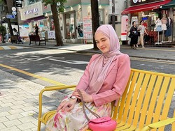 Inara Rusli Ajarkan Anak Pentingnya Kerja dan Tanggung Jawab Sejak Dini