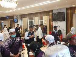 Garuda Delay Lagi, Ratusan Jemaah di Bandara Dipaksa Balik ke Hotel