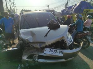 Kronologi Laka Beruntun di Legundi Gresik, 2 Orang Masuk Sungai-1 Tewas Kronologi Laka Beruntun di Legundi Gresik, 2 Orang Masuk Sungai-1 Tewas