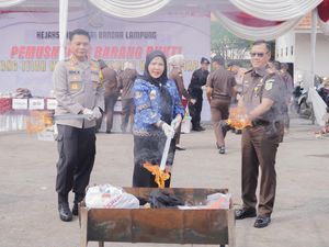 Kejari Bandar Lampung Musnahkan Barang Bukti 361 Perkara, Ada Sabu-Kosmetik Kejari Bandar Lampung Musnahkan Barang Bukti 361 Perkara, Ada Sabu-Kosmetik