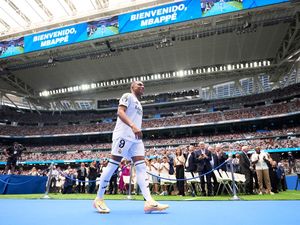 Kylian Mbappe dan Deretan Penonton Terbanyak saat Presentasi Pemain Baru Kylian Mbappe dan Deretan Penonton Terbanyak saat Presentasi Pemain Baru