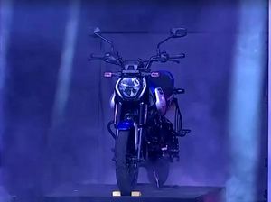 Penampakan Motor Berbahan Bakar CNG dari India Penampakan Motor Berbahan Bakar CNG dari India