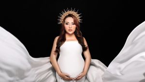 7 Pemotretan Maternity Mpok Alpa yang Bikin Pangling, Bumil Cantik Maksimal