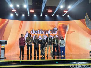 Pelopor Tarung Derajat Aa Boxer Diganjar Anugerah di detikJabar Awards 2024