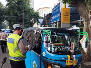 Sopir Bajaj di Jaksel Kena Tilang Parkir Liar: Saya Kira Pangkalan Resmi