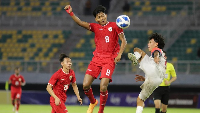 Indonesia vs Filipina dipentaskan dalam laga Grup A Piala AFF U-19 2024. Bermain di Stadion Gelora Bung Tomo, Surabaya, Rabu (17/7/2024), tuan rumah bermain apik pada laga pembukanya.