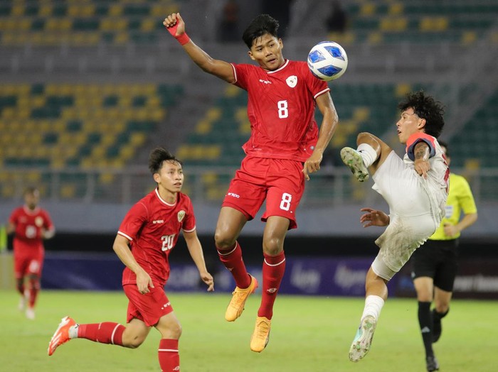 Indonesia vs Filipina dipentaskan dalam laga Grup A Piala AFF U-19 2024. Bermain di Stadion Gelora Bung Tomo, Surabaya, Rabu (17/7/2024), tuan rumah bermain apik pada laga pembukanya.