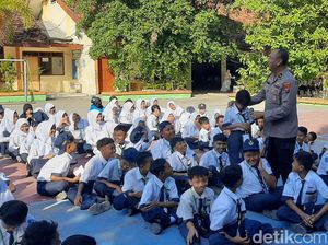 Polres Lamongan Beri Edukasi Bahaya Narkoba hingga Bullying pada Siswa Baru Polres Lamongan Beri Edukasi Bahaya Narkoba hingga Bullying pada Siswa Baru
