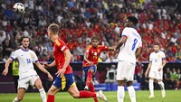 Untuk gol terbaik jatuh ke tangan Lamine Yamal ketika penyerang Spanyol itu membobol gawang Prancis di semifinal Euro 2024. AP/Tom Weller 