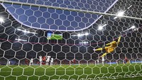 Gol itu membuat kedudukan 1-1 sebelum Dani Olmo memastikan kemenangan timnya dengan skor 2-1. AP/Tom Weller 