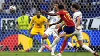 Setelah turnamen selesai dan Spanyol muncul sebagai juara, Tim Pengamat Teknik UEFA bekerja untuk mencari siapa yang berhak atas gelar pemain terbaik, pemain muda terbaik, starting XI terbaik, dan juga gol terbaik. AP/Matthias Schrader