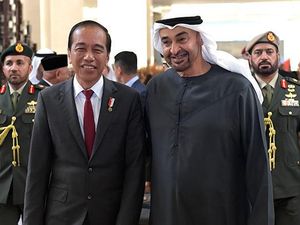 Jokowi Tawarkan MBZ Proyek Financial Center di IKN-Kendaraan Listrik