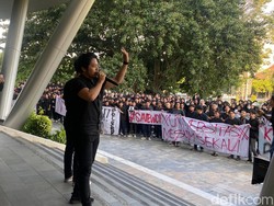 Mahasiswa UMS Solo Demo Tuntut Dosen Pembimbing Mesum Dipecat