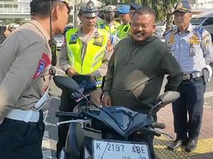 Pemotor Tak Pakai Helm Kena Operasi Patuh di Jakbar, Alasan Ketinggalan Pemotor Tak Pakai Helm Kena Operasi Patuh di Jakbar, Alasan Ketinggalan