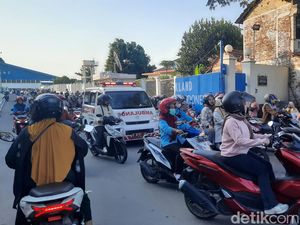 Karyawan Pabrik Garmen Pati Keracunan Makanan Bertambah Jadi 300 Orang Karyawan Pabrik Garmen Pati Keracunan Makanan Bertambah Jadi 300 Orang