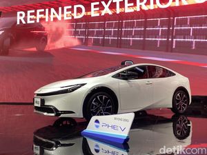 Toyota Prius Hybrid Melantai di GIIAS 2024, Harga Rp 698 Juta Toyota Prius Hybrid Melantai di GIIAS 2024, Harga Rp 698 Juta