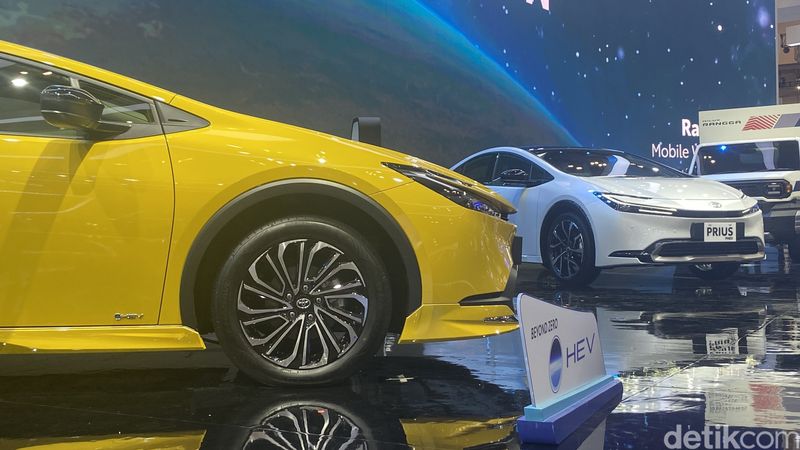 Toyota Prius Hybrid meluncur di GIIAS 2024.