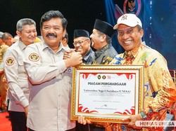 Unesa Terima Penghargaan Kampus Kebangsaan dari BNPT RI