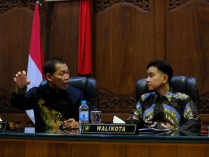 Rapat Paripurna DPRD Solo Pengunduran Diri Gibran Diwarnai Interupsi PDIP Rapat Paripurna DPRD Solo Pengunduran Diri Gibran Diwarnai Interupsi PDIP