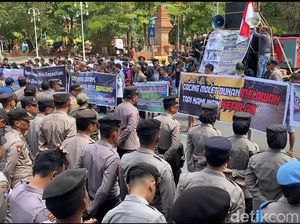 Jalan Rusak Parah, Ratusan Warga Pule Trenggalek Demo Tuntut Pembangunan Jalan Rusak Parah, Ratusan Warga Pule Trenggalek Demo Tuntut Pembangunan