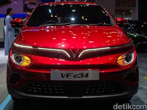 Vinfast Mulai Kirim VF e34 ke Tangan Konsumen