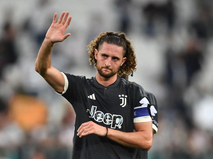 TURIN, ITALY - MAY 12: Adrien Rabiot of Juventus acknowledges the fans after the Serie A TIM match between Juventus and US Salernitana at Allianz Stadium on May 12, 2024 in Turin, Italy. (Photo by Valerio Pennicino/Getty Images)